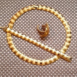 Three piece gold tone jewelry set